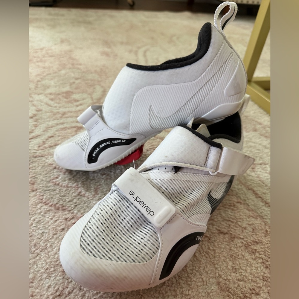 Nike White and Black Sneakers With Clips!